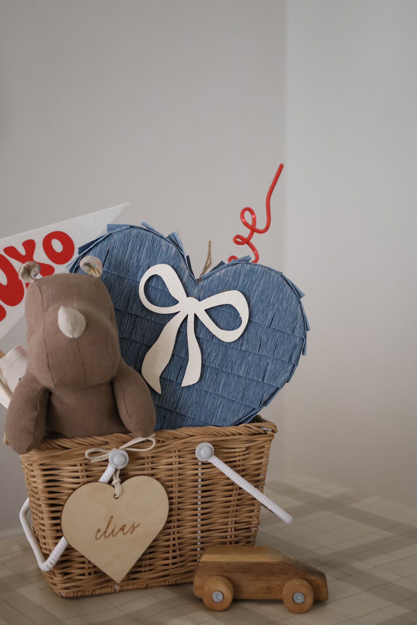 Sweetheart Valentine's Piñata – Enchanting, Ideal for Love-Filled Celebrations