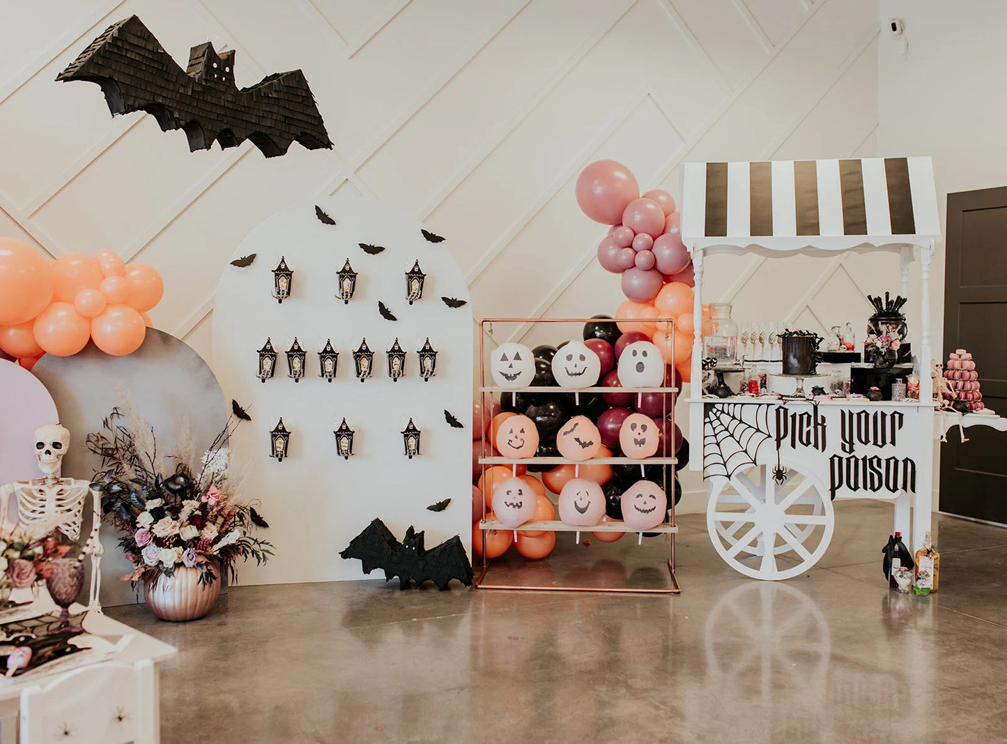 🦇 Freakin’ Bats Piñata – Handmade Halloween Party Decoration & Candy Holder