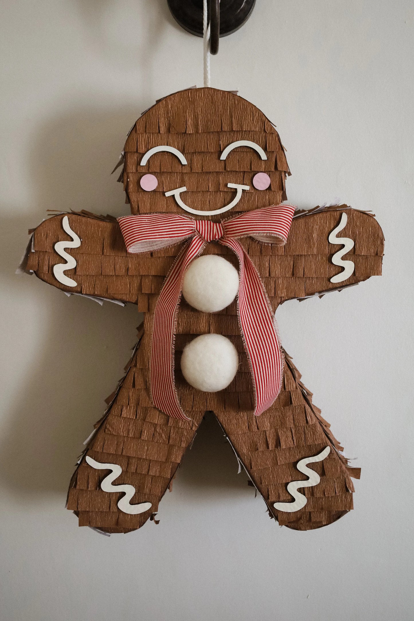 🍪 Gingerbread Man Piñata – Handmade Christmas Party Decoration & Candy Holder