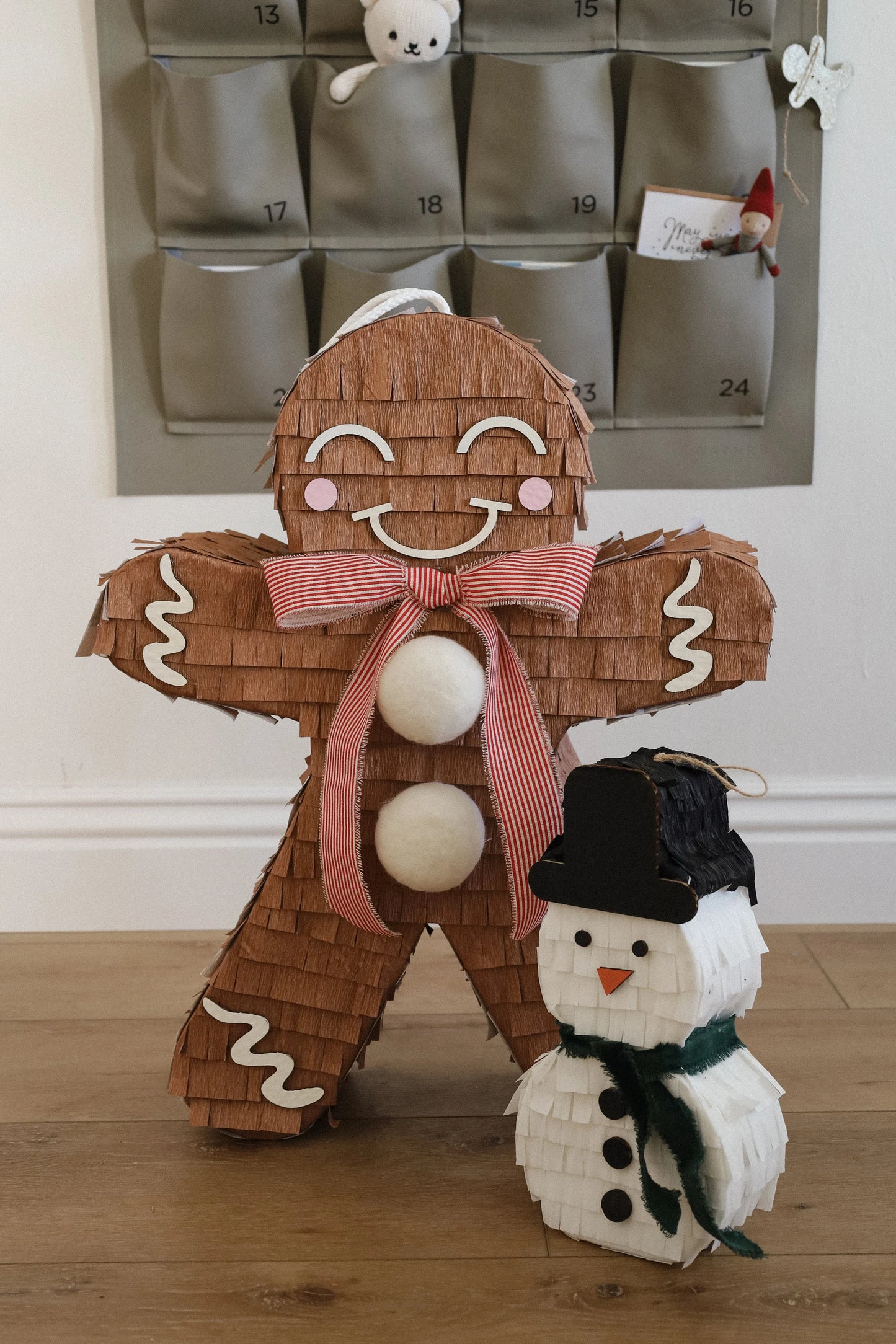 🍪 Gingerbread Man Piñata – Handmade Christmas Party Decoration & Candy Holder