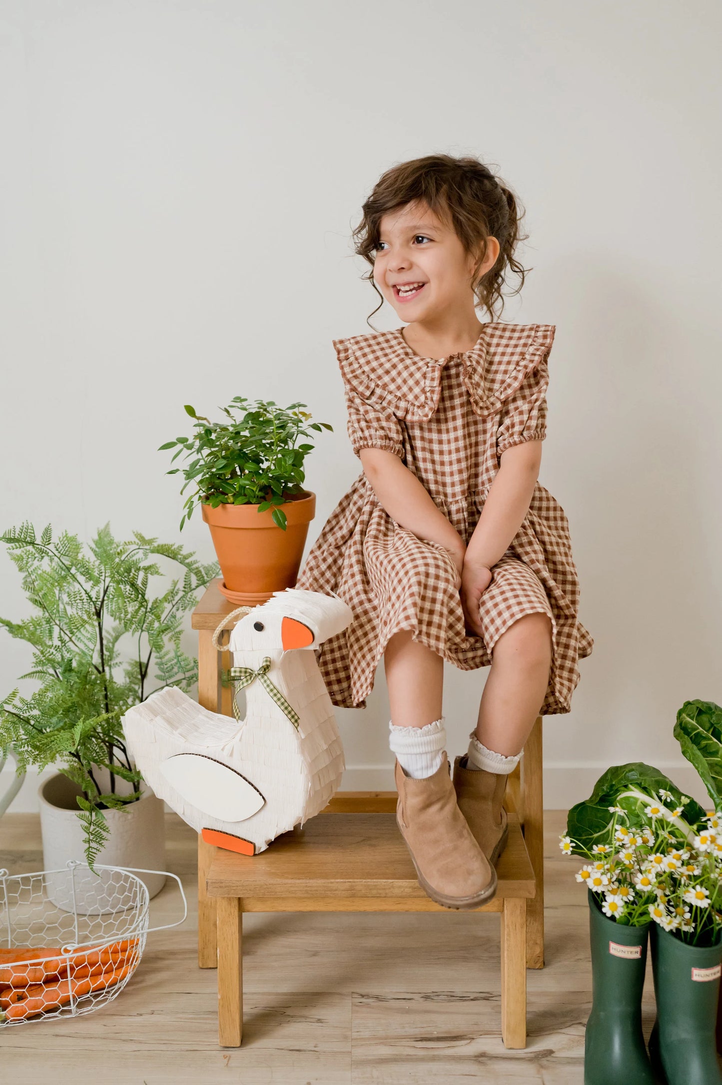 🦢 Goose Piñata - Add Elegance to Your Festivities!