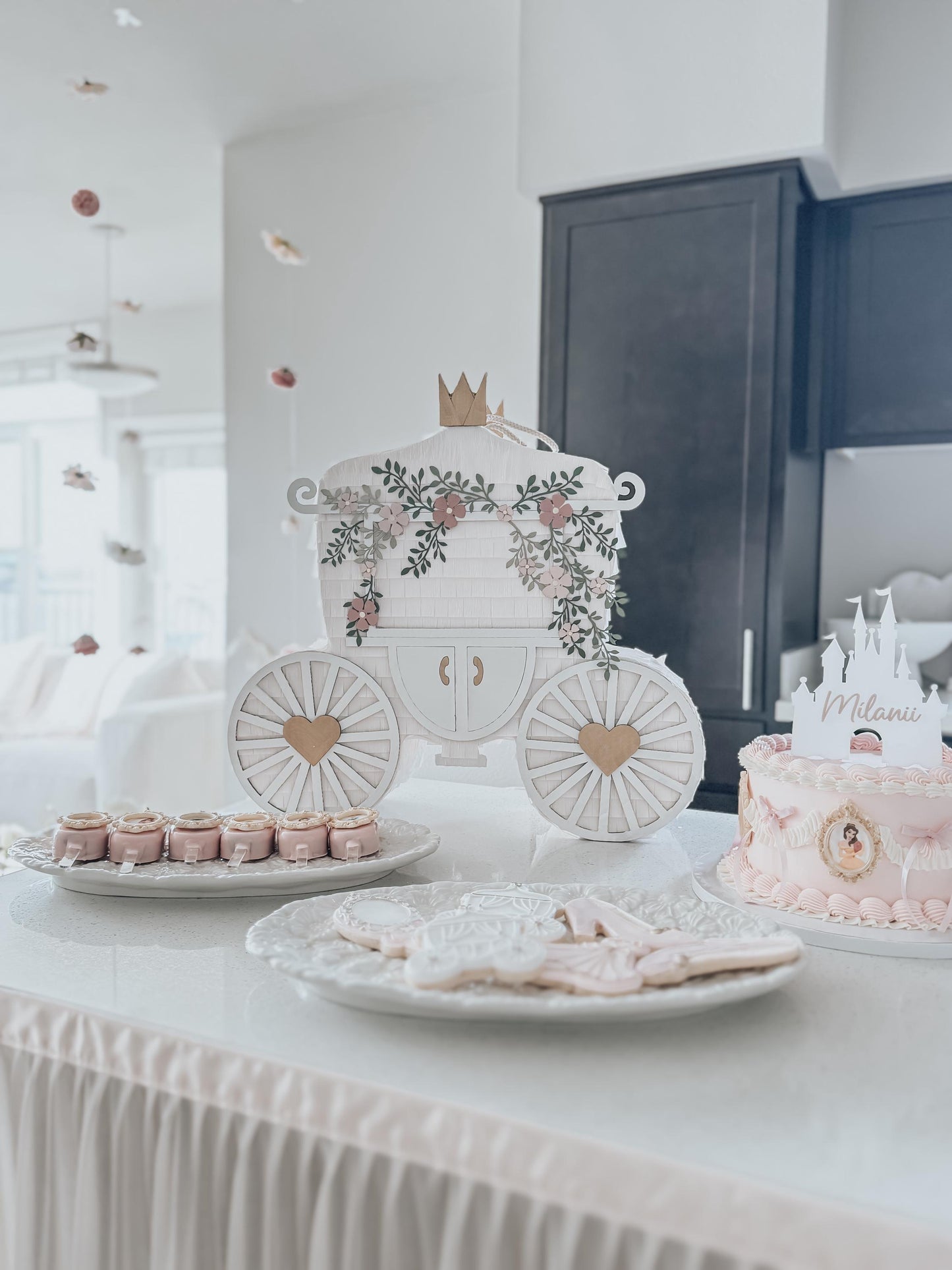 👑Regal Carriage Princess Piñata – Luxuriously Handcrafted for Fairy Tale Birthdays | Elegant & Customizable Party Centerpiece