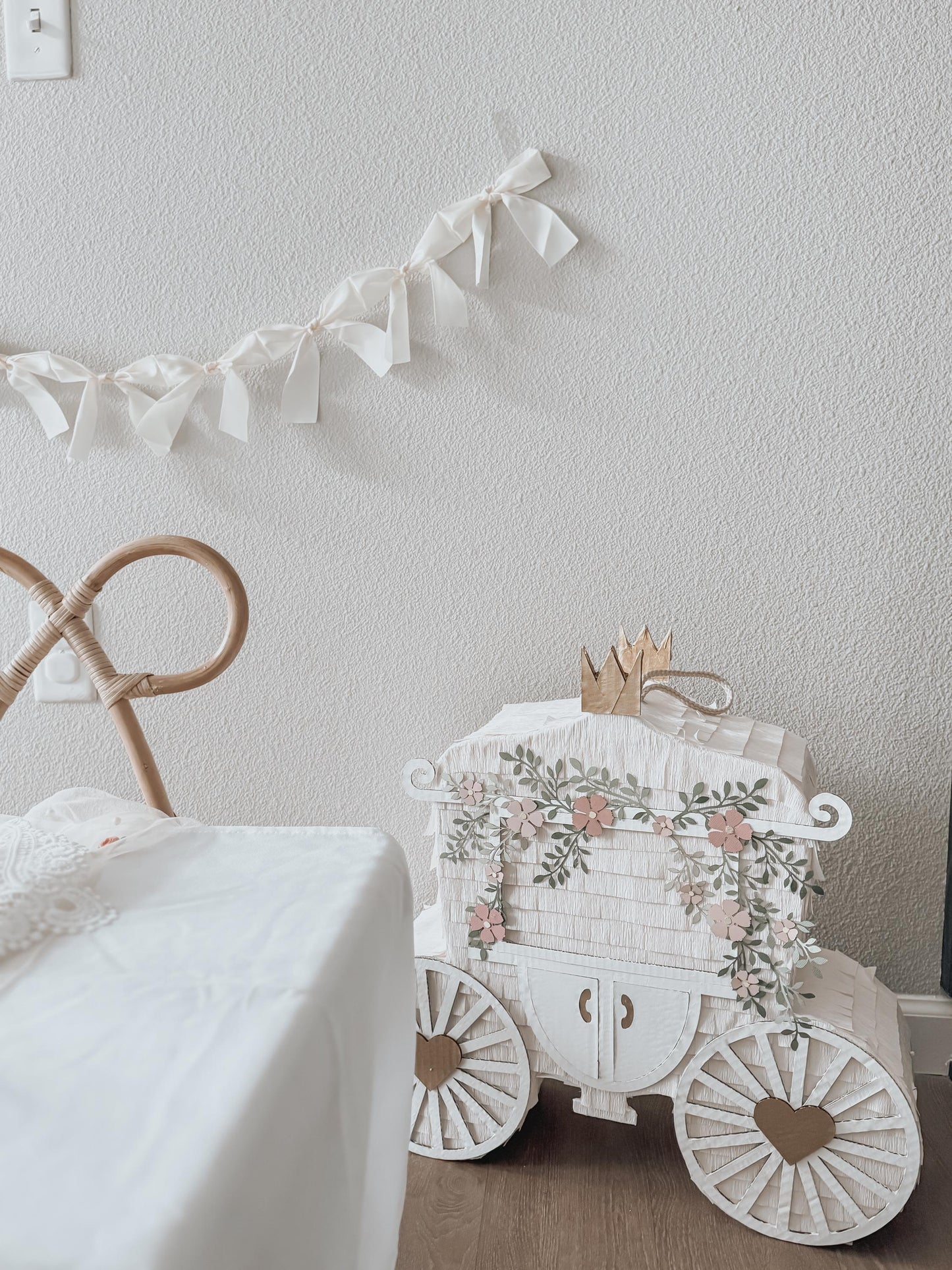 👑Regal Carriage Princess Piñata – Luxuriously Handcrafted for Fairy Tale Birthdays | Elegant & Customizable Party Centerpiece